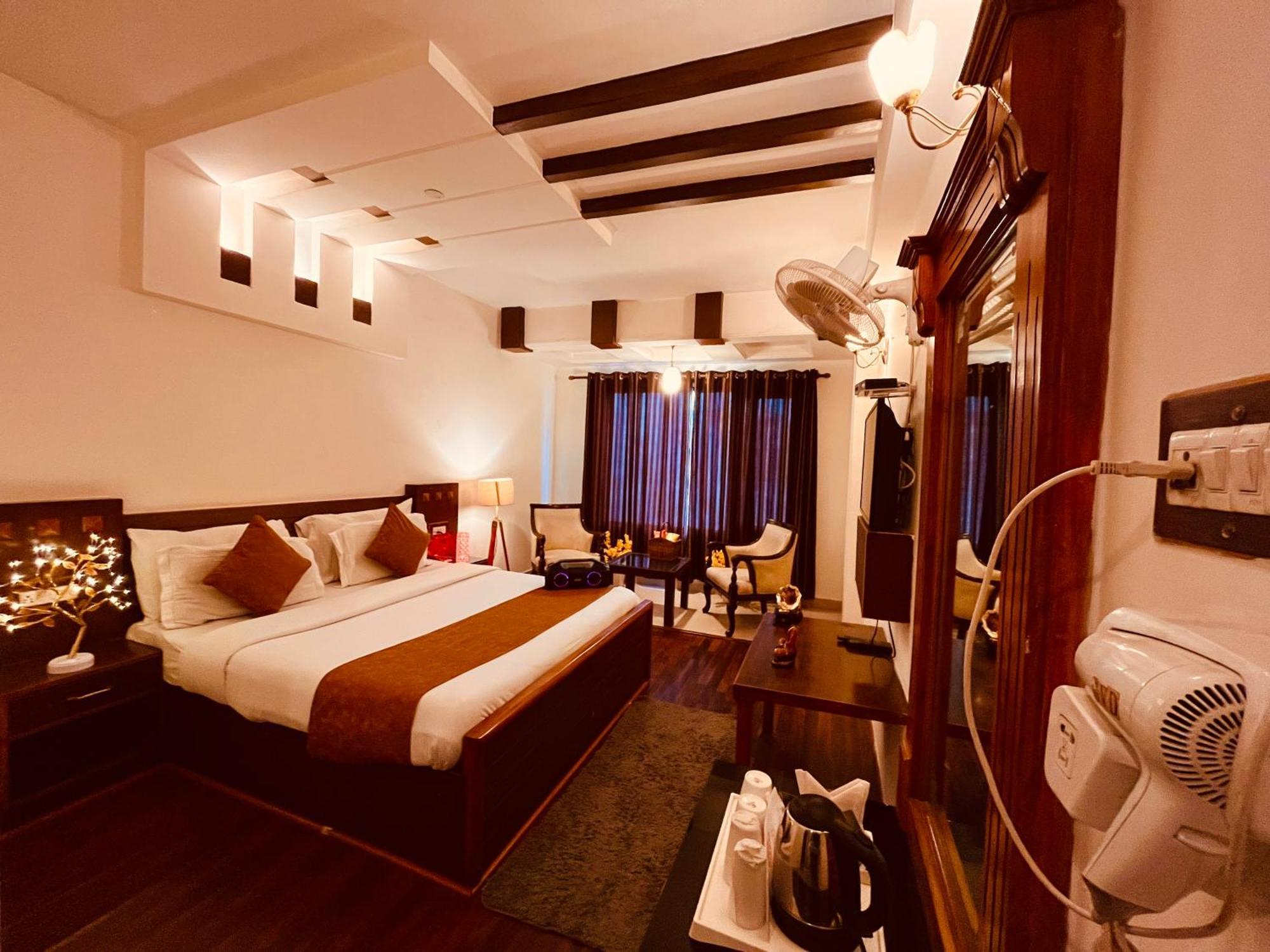 Hotel The North Wind In City Center, Manali Exteriör bild