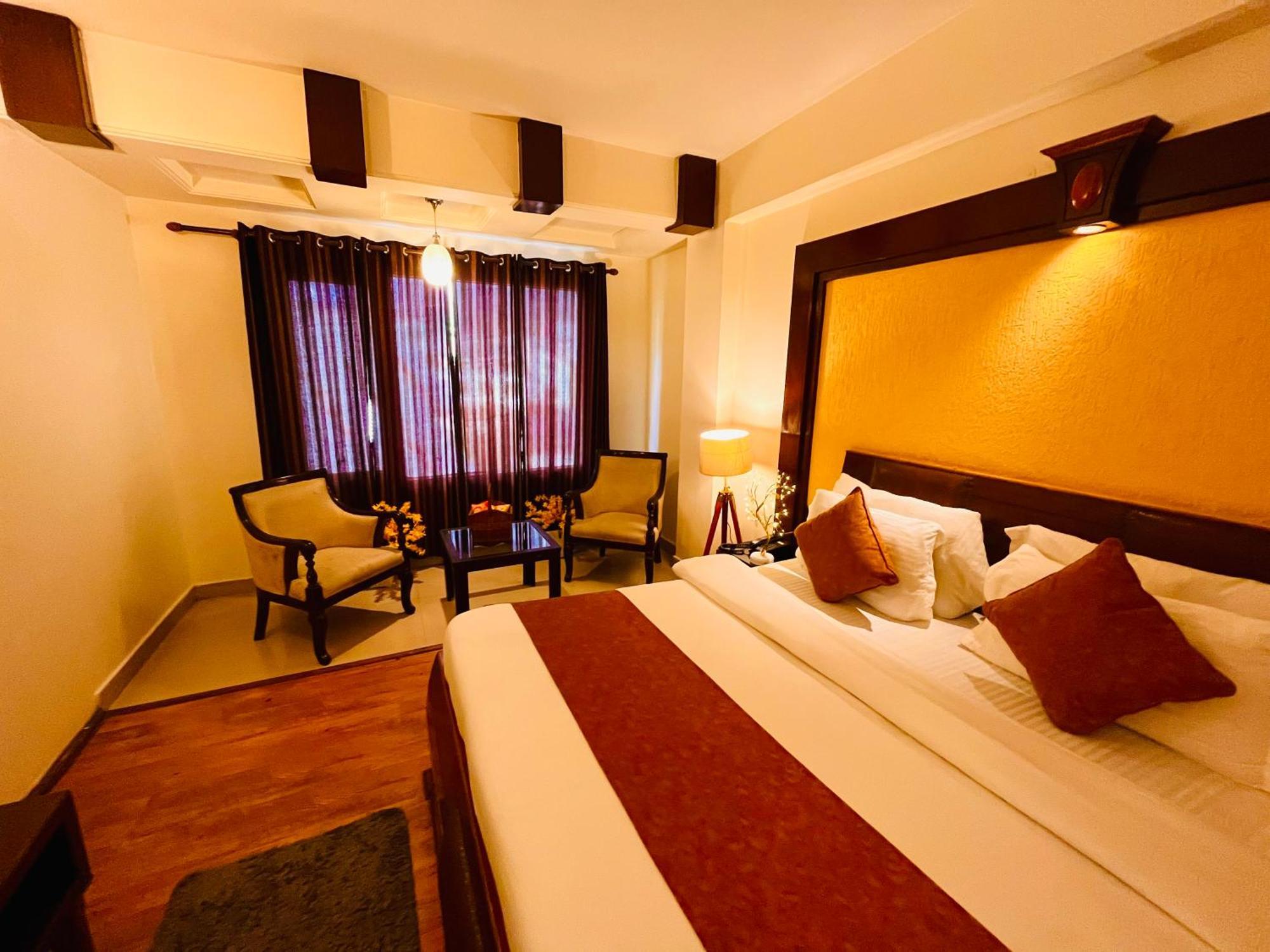 Hotel The North Wind In City Center, Manali Exteriör bild