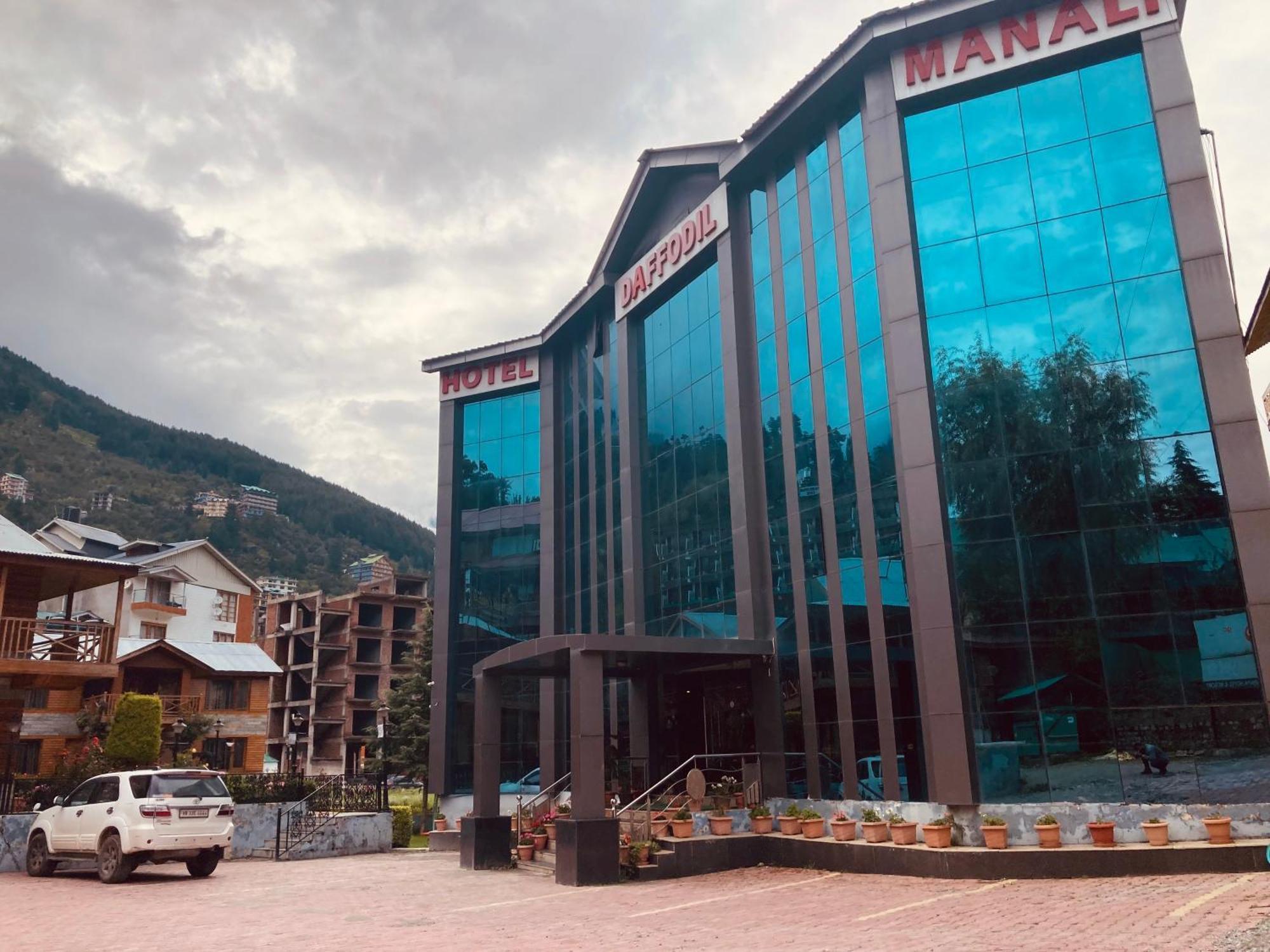 Hotel The North Wind In City Center, Manali Exteriör bild